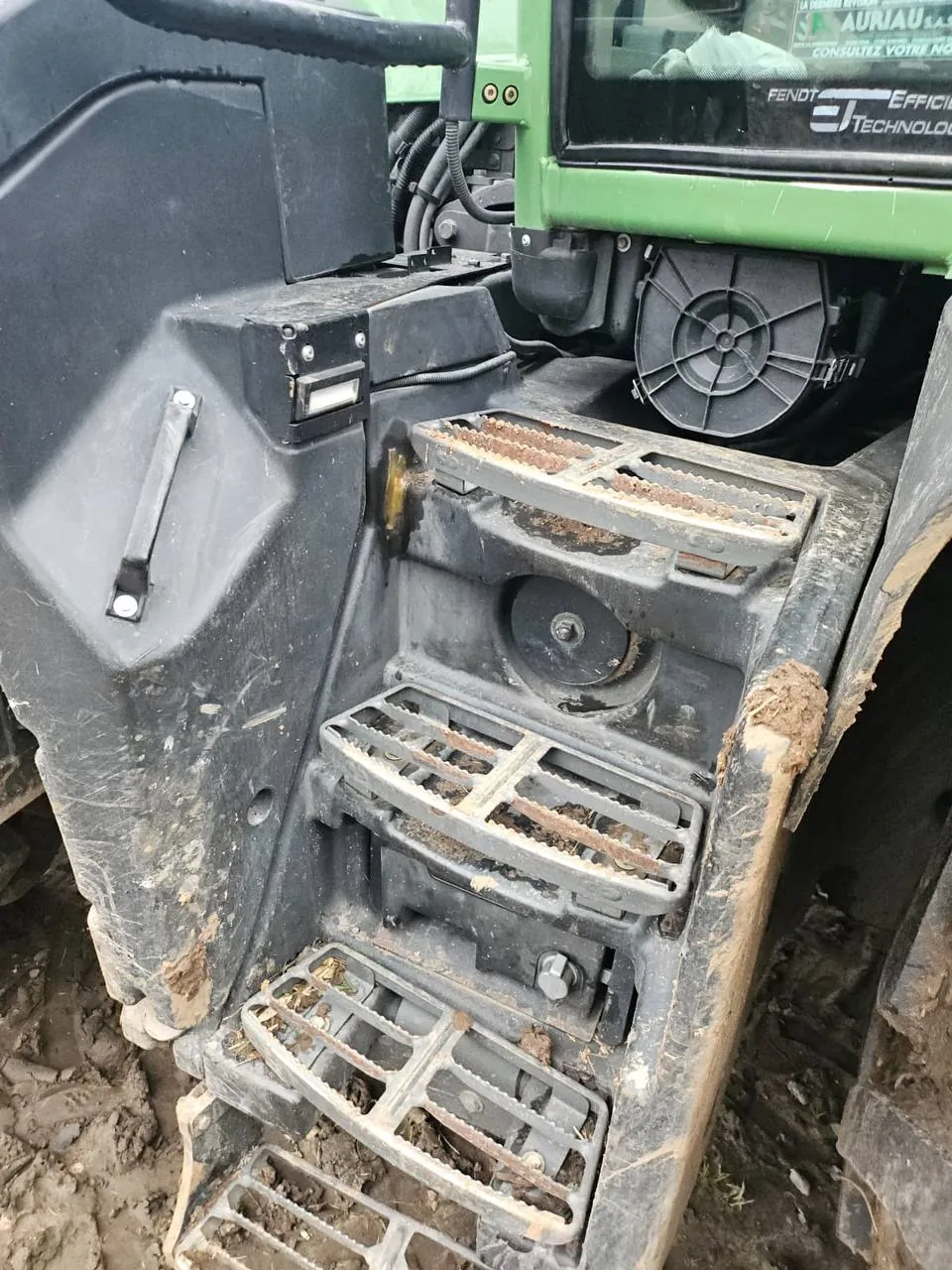Zdjęcie 3 z naprawy — Naprawa zbiornika paliwa Fendt 826 — Barce