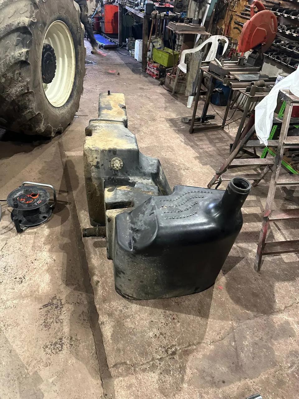 Zdjęcie 6 z naprawy — Naprawa zbiornika paliwa New Holland TM175 — Piecowice