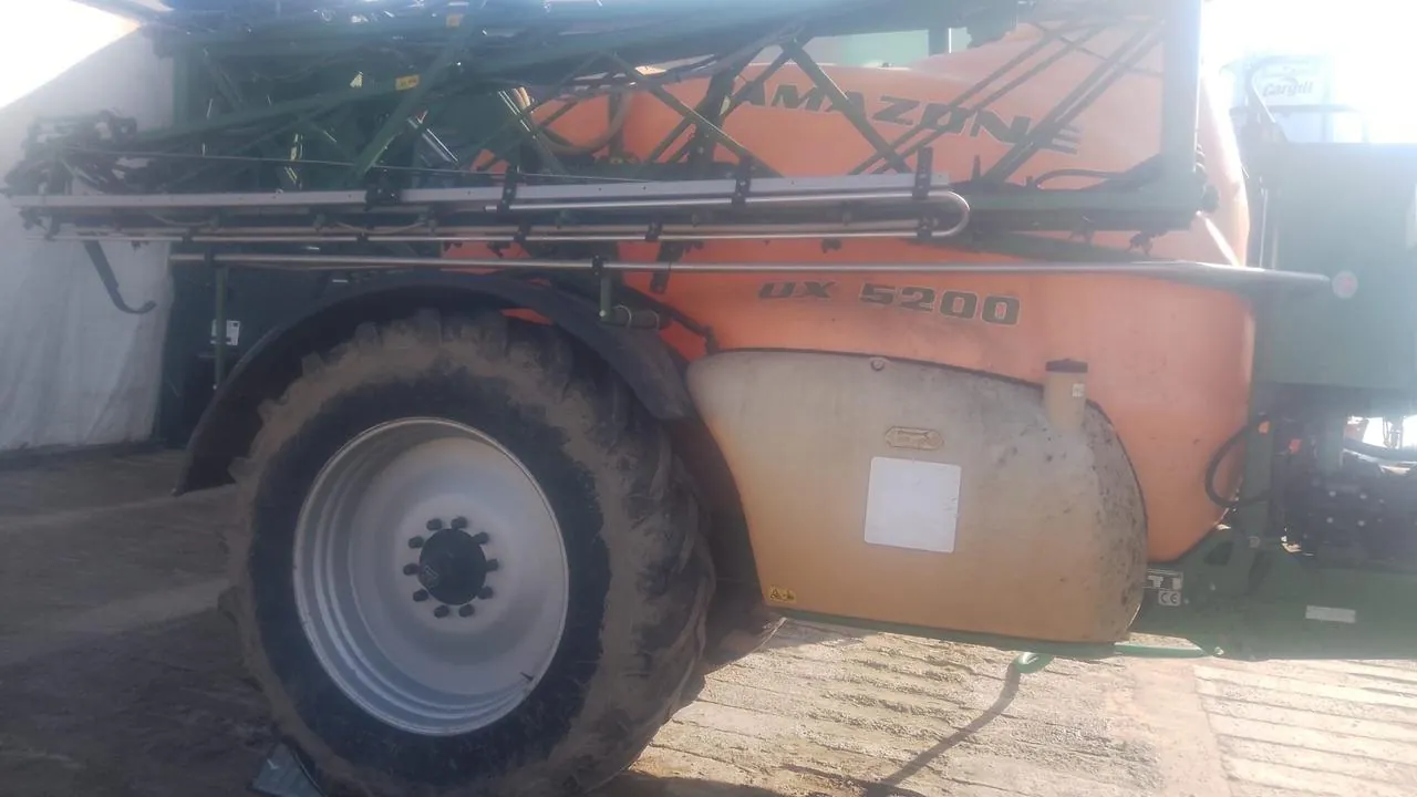 Zbiornik opryskiwacza — Amazone UX5200