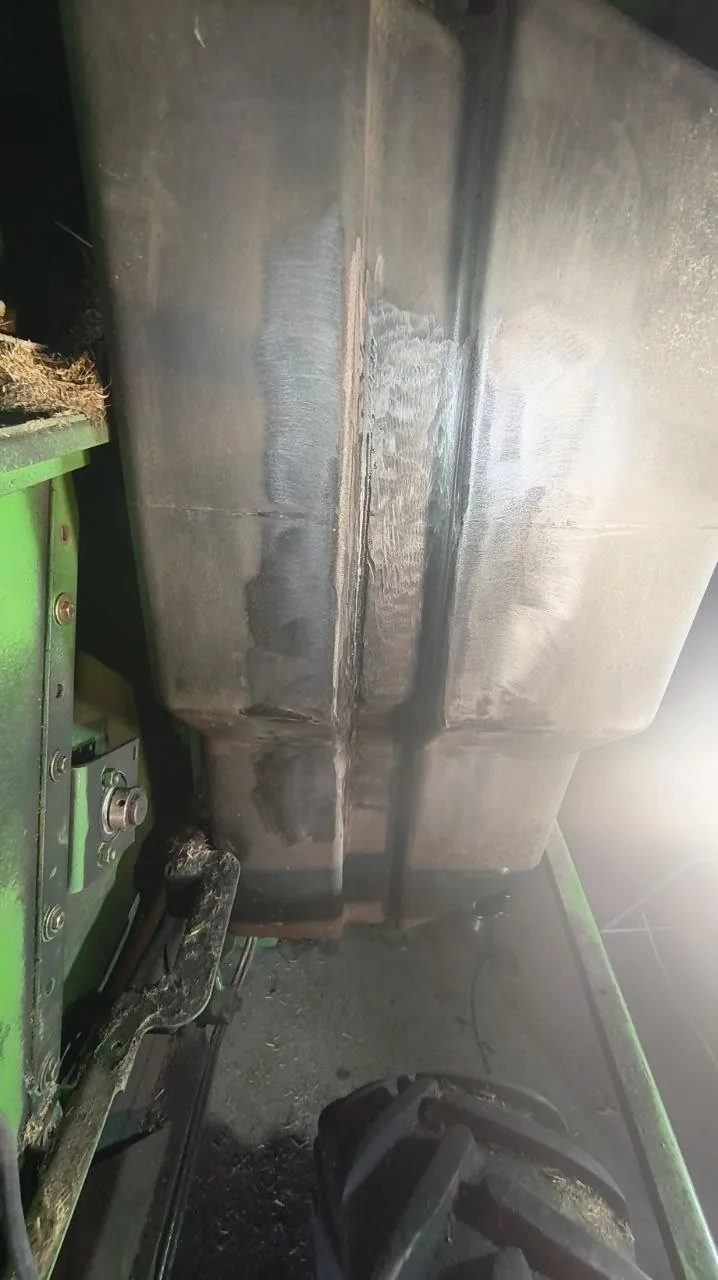 Zdjęcie 10 z naprawy — Naprawa zbiornika paliwa John Deere 1450 — Knyszyn