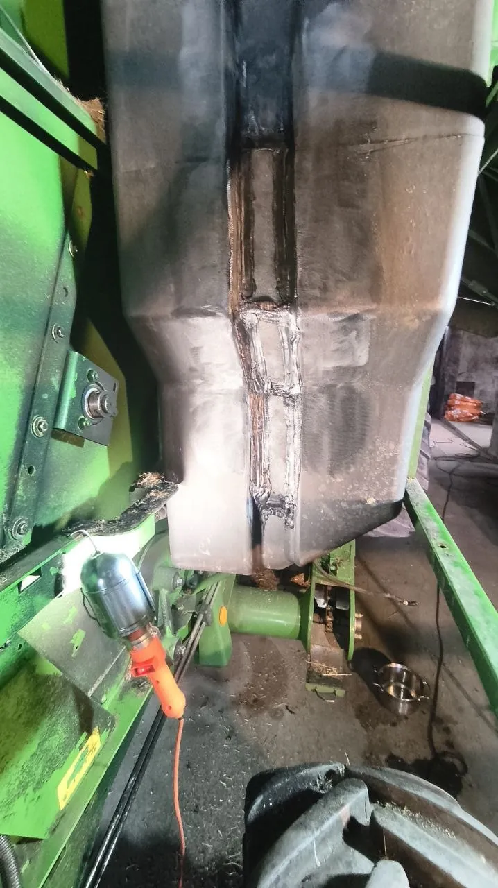 Zdjęcie 12 z naprawy — Naprawa zbiornika paliwa John Deere 1450 — Knyszyn