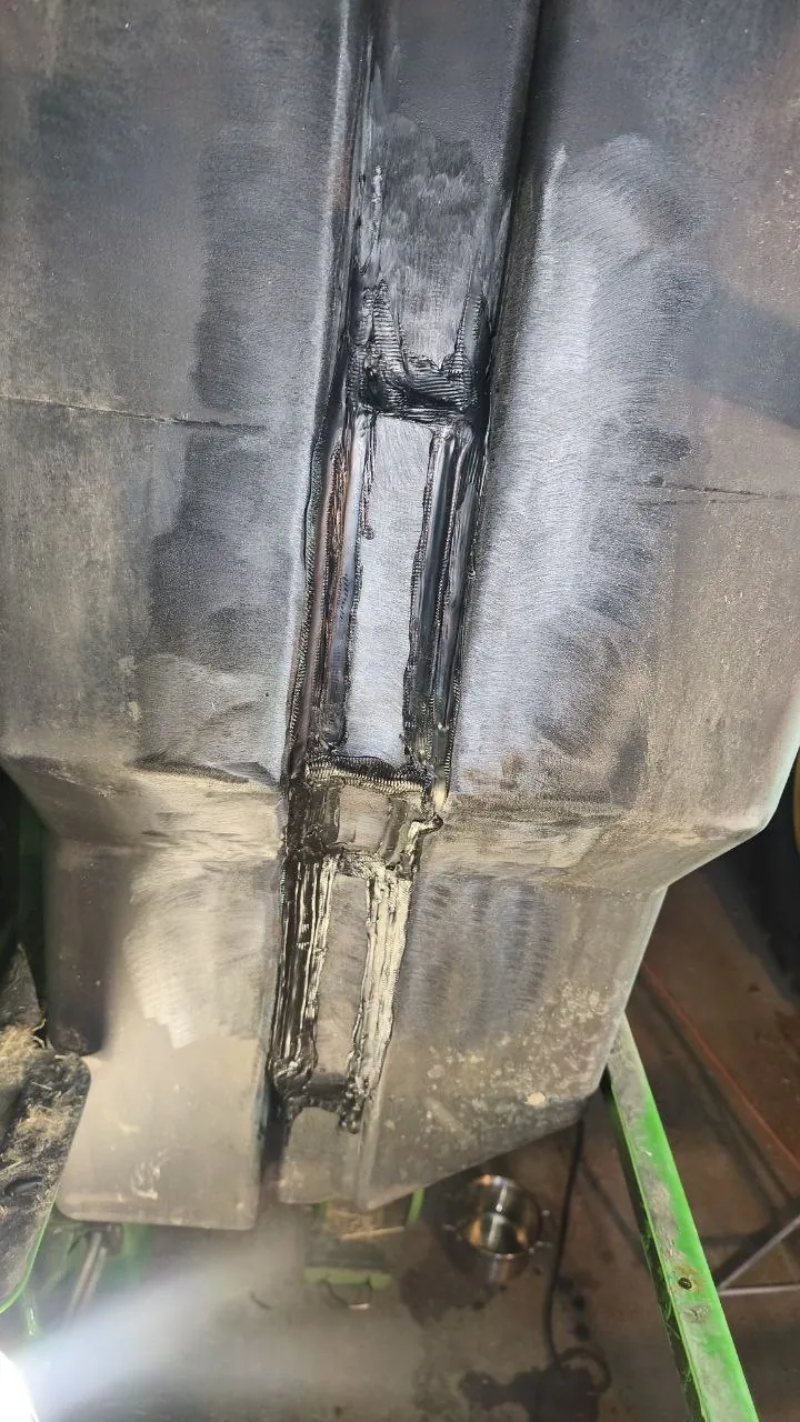 Zdjęcie 14 z naprawy — Naprawa zbiornika paliwa John Deere 1450 — Knyszyn