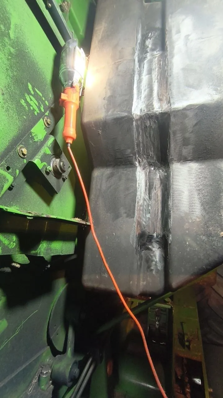 Zdjęcie 16 z naprawy — Naprawa zbiornika paliwa John Deere 1450 — Knyszyn