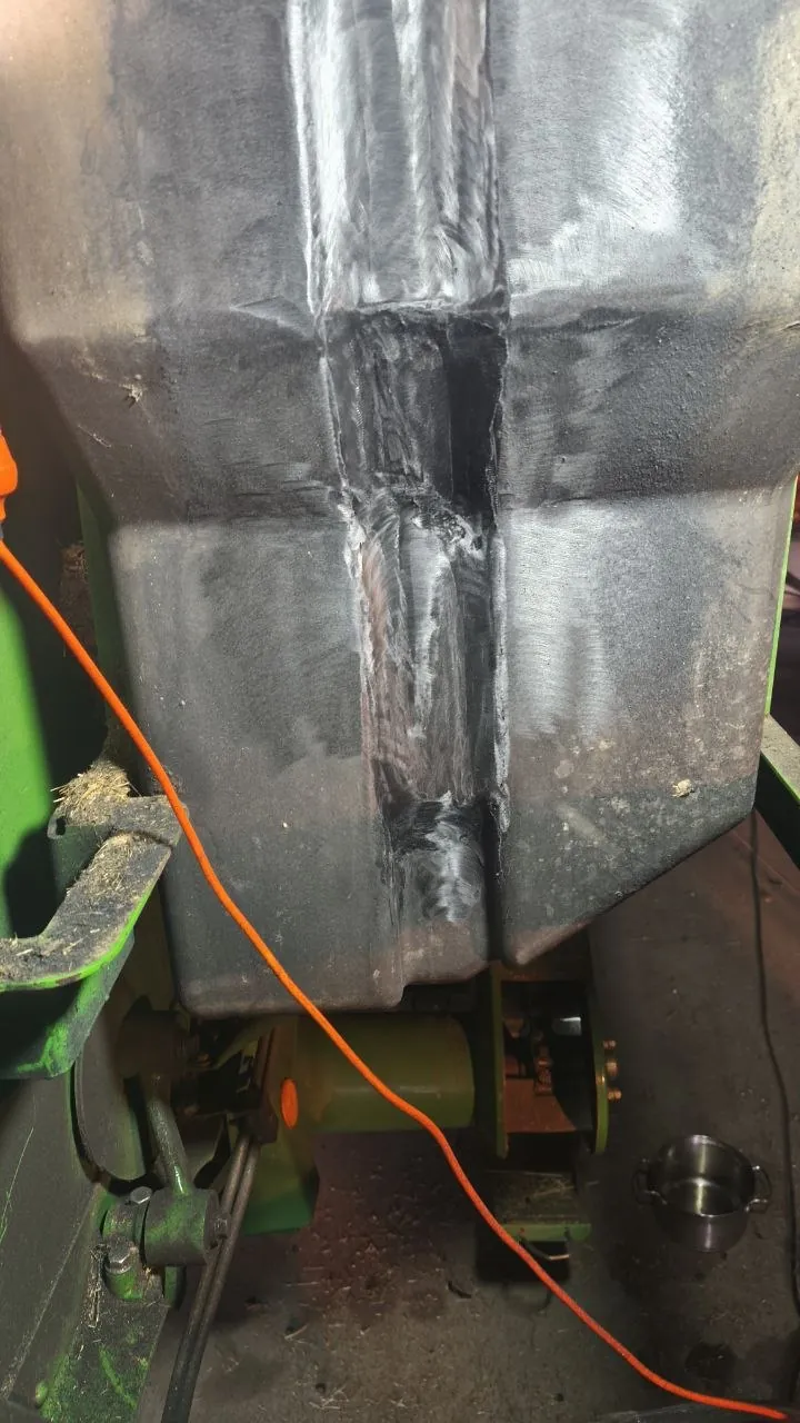 Zdjęcie 19 z naprawy — Naprawa zbiornika paliwa John Deere 1450 — Knyszyn