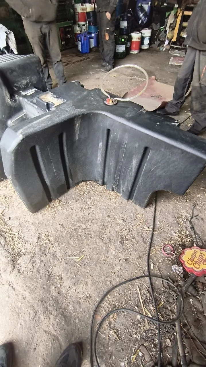 Zdjęcie 12 z naprawy — Naprawa zbiornika paliwa Massey Ferguson 6490 — Rybical