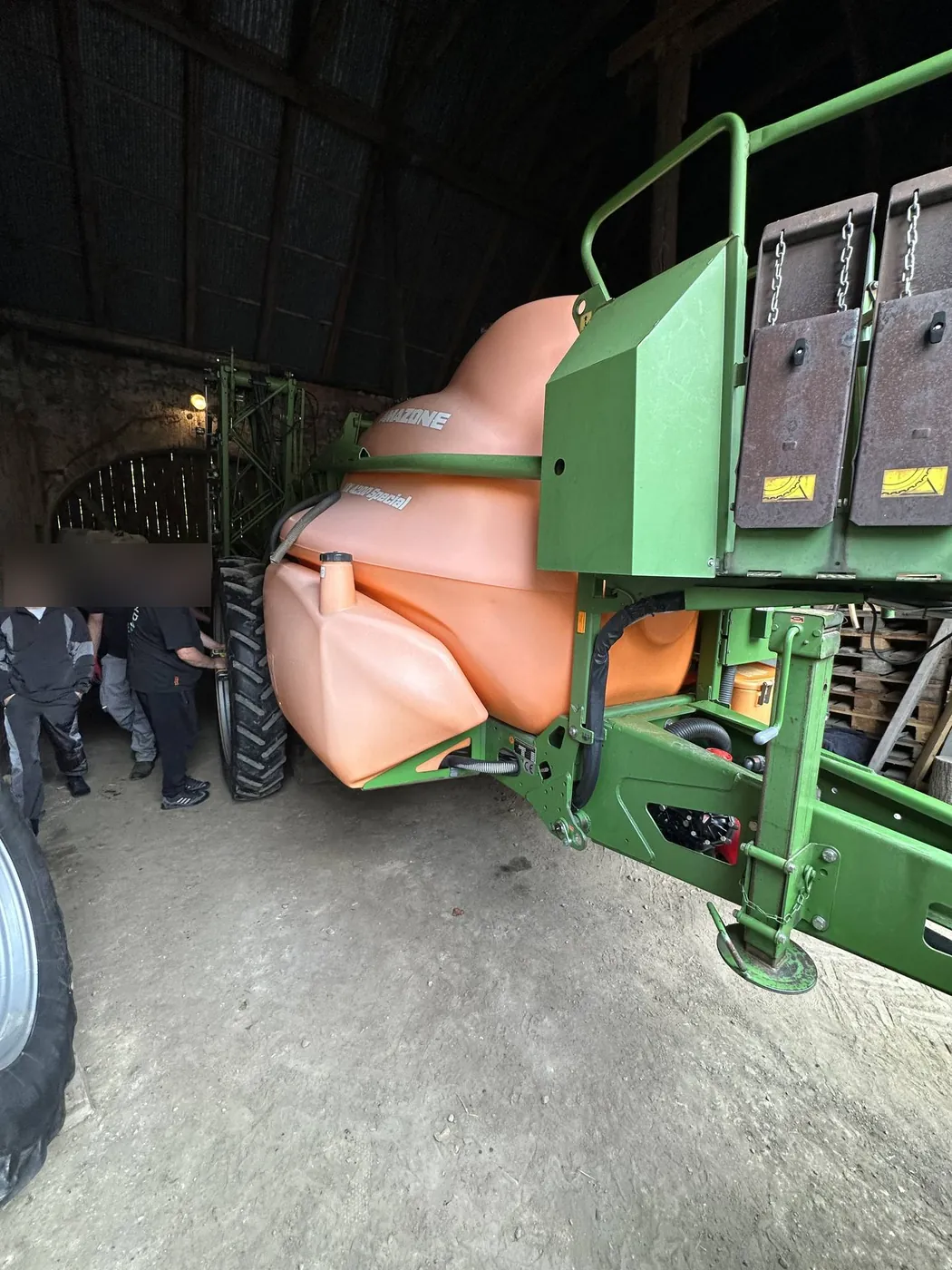 Zbiornik opryskiwacza — Amazone UX4200