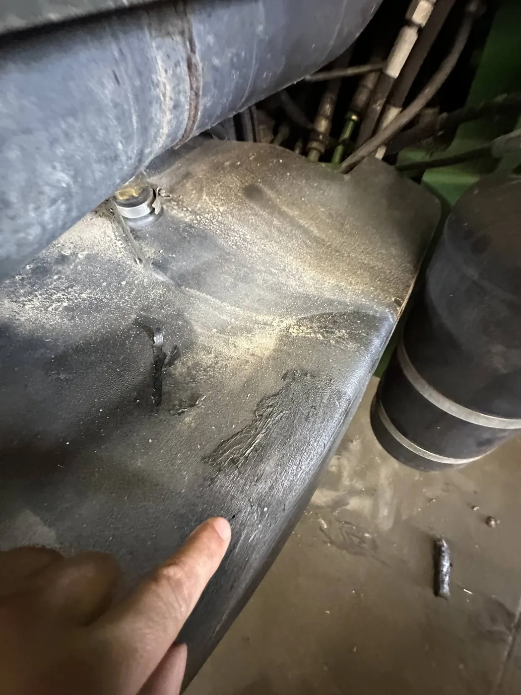 Zdjęcie 3 z naprawy — Naprawa zbiornika paliwa John Deere 8320R — Chromiec