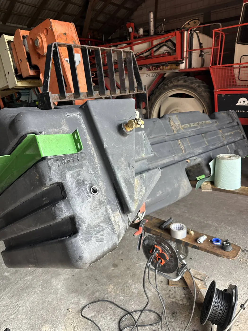 Zdjęcie 12 z naprawy — Naprawa zbiornika paliwa John Deere 9640 — Ziomaki