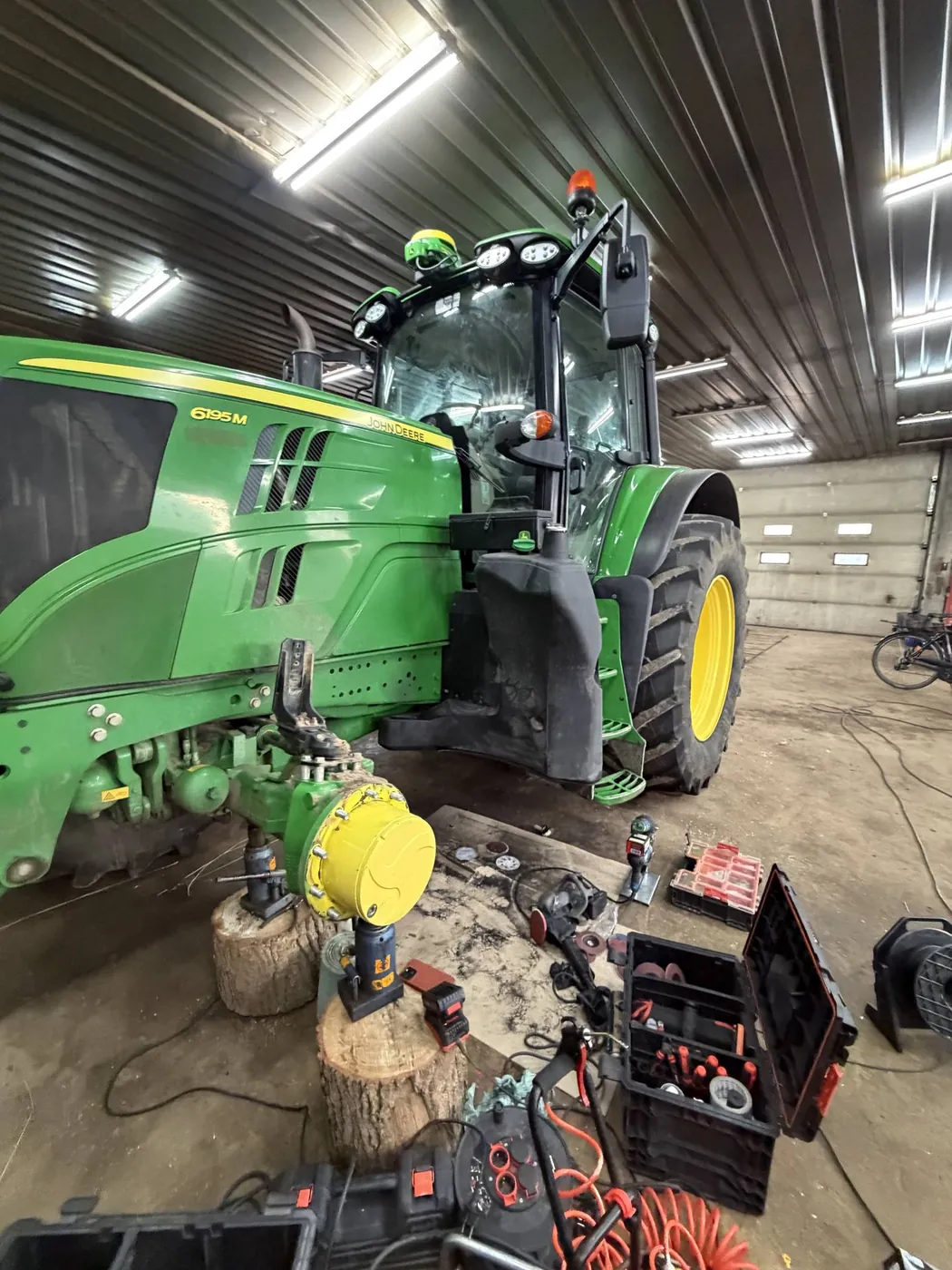 Zdjęcie 13 z naprawy — Naprawa zbiornika paliwa John Deere 6195M — Zajdy