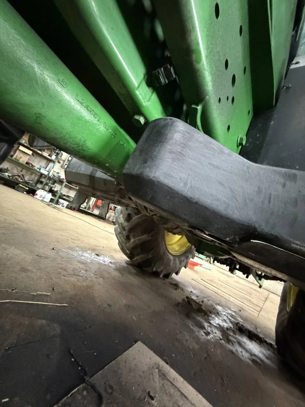 Zdjęcie 14 z naprawy — Naprawa zbiornika paliwa John Deere 6195M — Zajdy