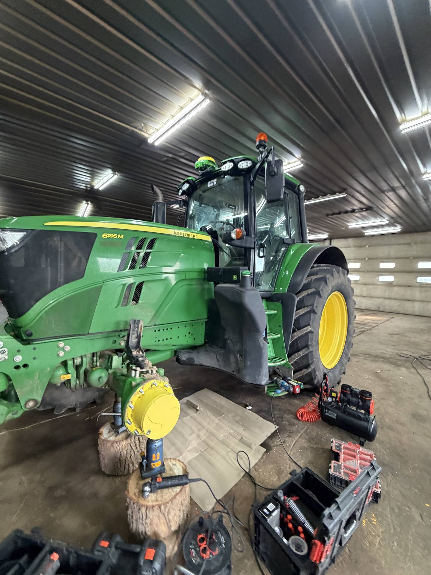 Zbiornik paliwa — John Deere 6195M