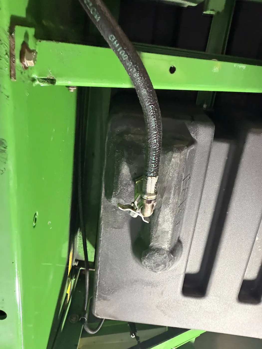 Zdjęcie 11 z naprawy — Naprawa zbiornika paliwa John Deere 9640 — Bronikowo