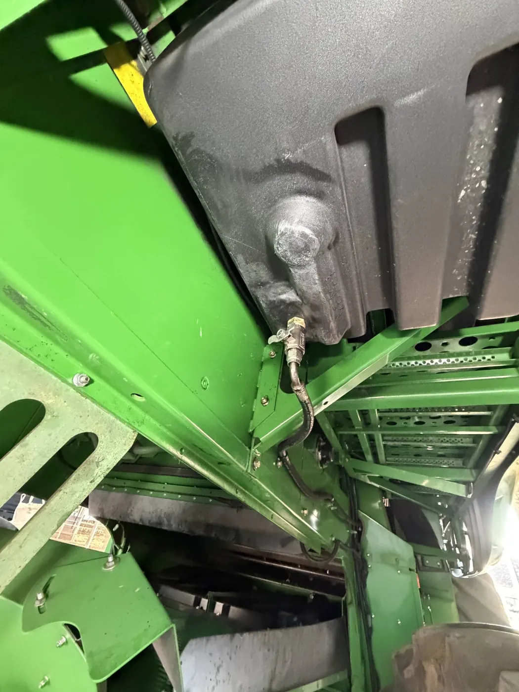 Zdjęcie 12 z naprawy — Naprawa zbiornika paliwa John Deere 9640 — Bronikowo