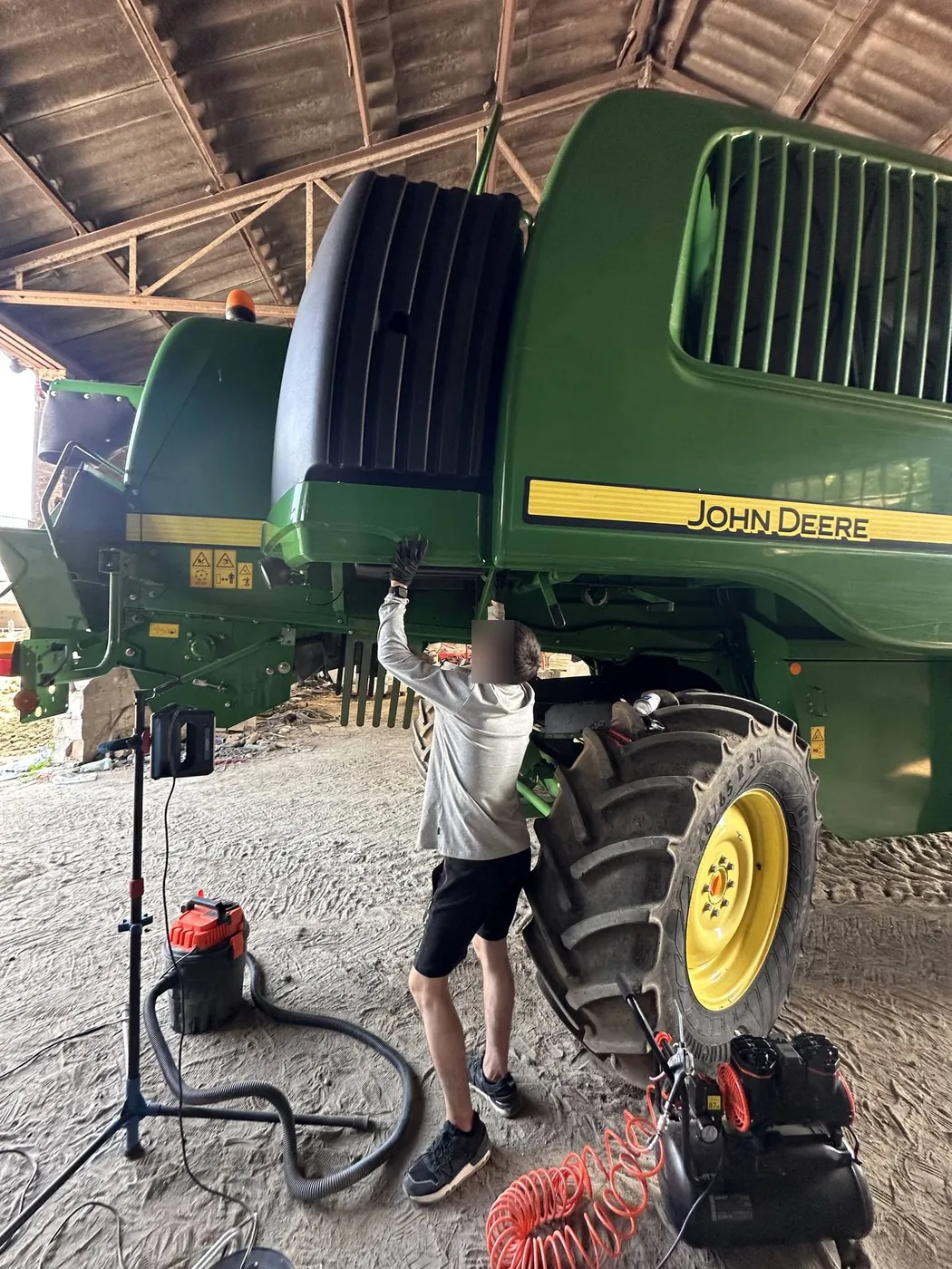 Zdjęcie 7 z naprawy — Naprawa zbiornika paliwa John Deere 9640 — Bronikowo