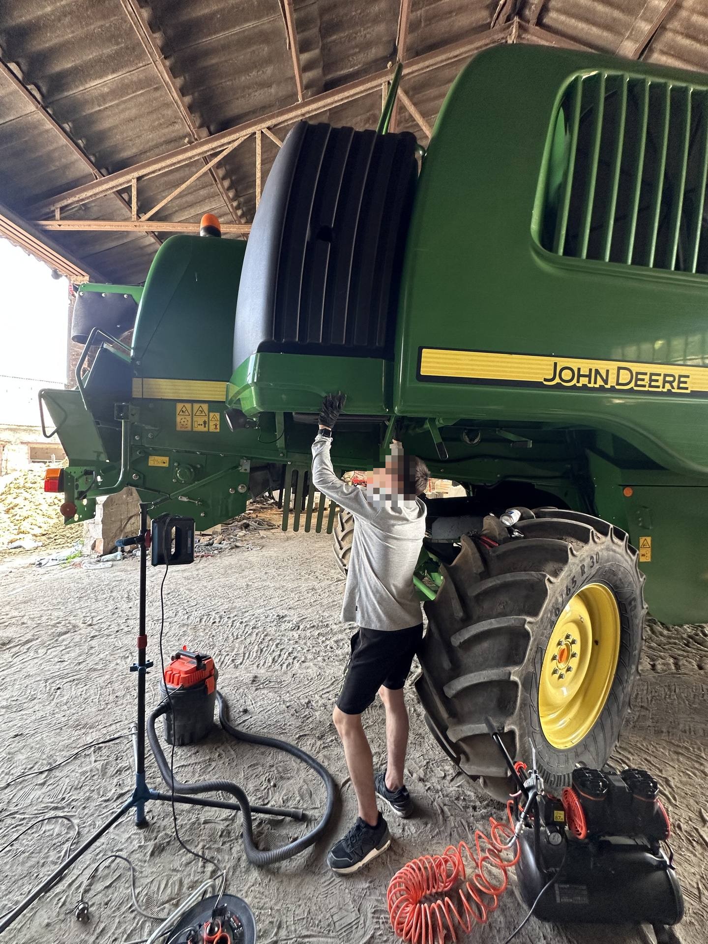 Zdjęcie 26 z naprawy — Naprawa zbiornika paliwa John Deere 9640 — Bronikowo