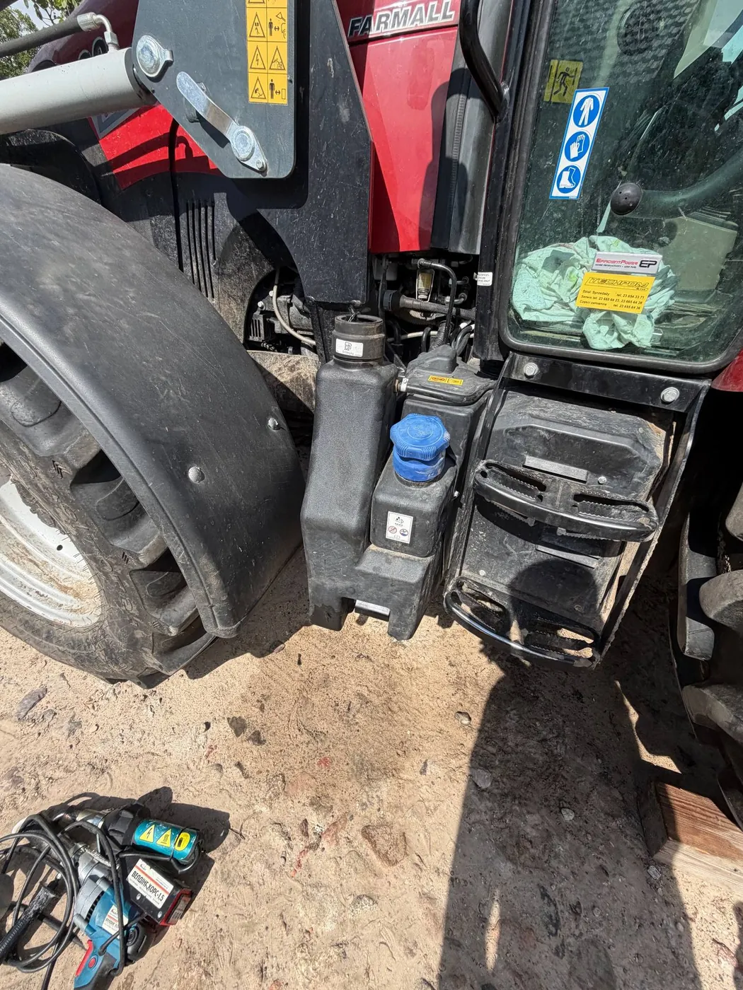 Zdjęcie 3 z naprawy — Naprawa zbiornika paliwa Farmer 8244C — Kaki Mroczki