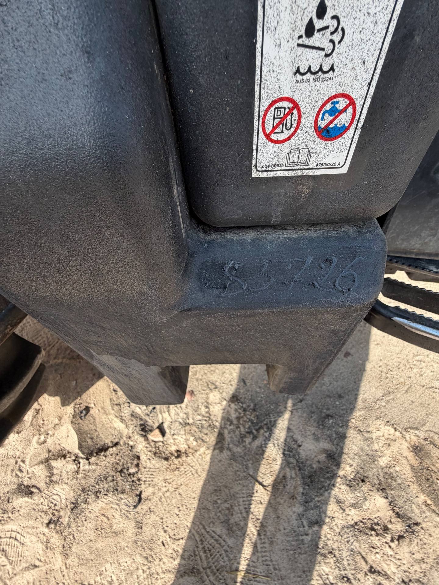 Zdjęcie 15 z naprawy — Naprawa zbiornika paliwa Farmer 8244C — Kaki Mroczki