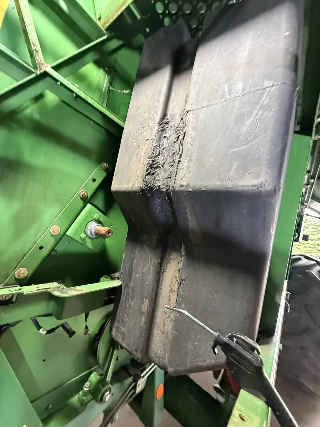 Zdjęcie 11 z naprawy — Naprawa zbiornika paliwa Claas Lexion 560 — Jamy