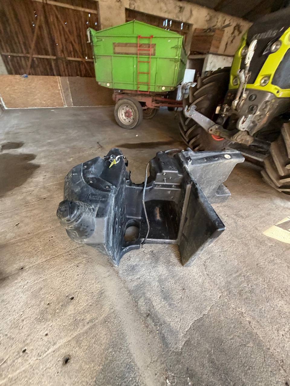 Zbiornik paliwa — Claas Aksion 870
