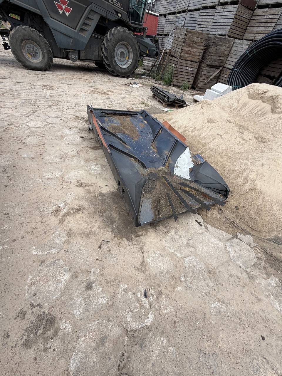 Zdjęcie 15 z naprawy — Naprawa podłogi zsypowej kombajnu Massey Ferguson Ideal 7 — Bielica