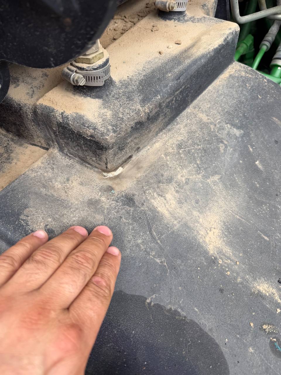 Zdjęcie 10 z naprawy — Naprawa zbiornika paliwa John Deere 8330 — Uniejowice