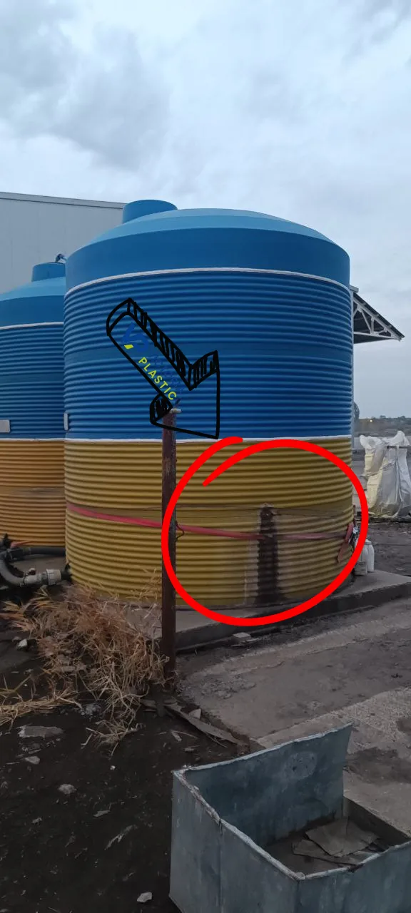 Pęknięty zbiornik stacjonarny 20 m³ przed naprawą